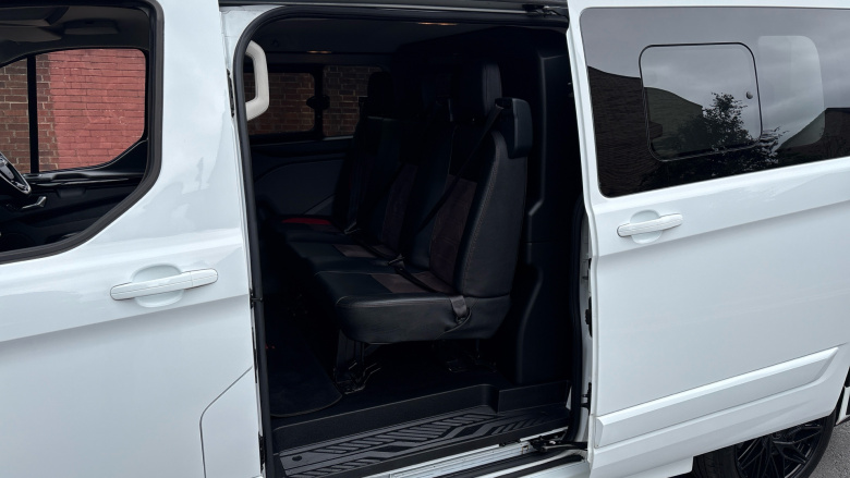 Ford Transit Custom 300 L2 Diesel Fwd 2.0 EcoBlue 170ps Low Roof D/Cab Limited Van Auto